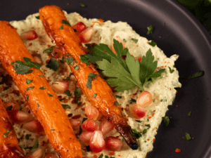 Geröstete Karotten in Knoblauch Feta Creme Foodblog Lukas Grett