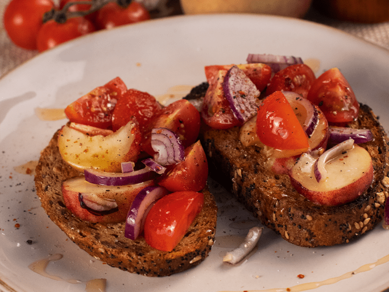 Plattpfirsich Tomate Bruschetta Foodblog Lukas Grett