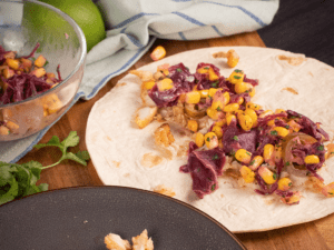 Taco mit Kabeljau und Maissalat