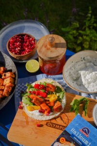 BBQ Halloumi Tacos mit Paprika, Limette & Minzjoghurt Lukas Grett
