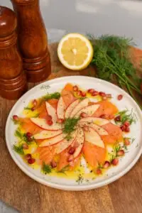 Herbstliches Salmon Crudo mit Apfel & Granatapfel Lukas Grett