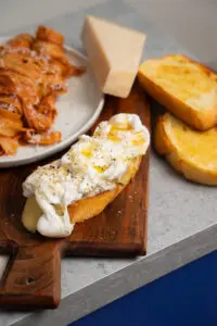 Crostini al Tartufo mit Burrata Lukas Grett