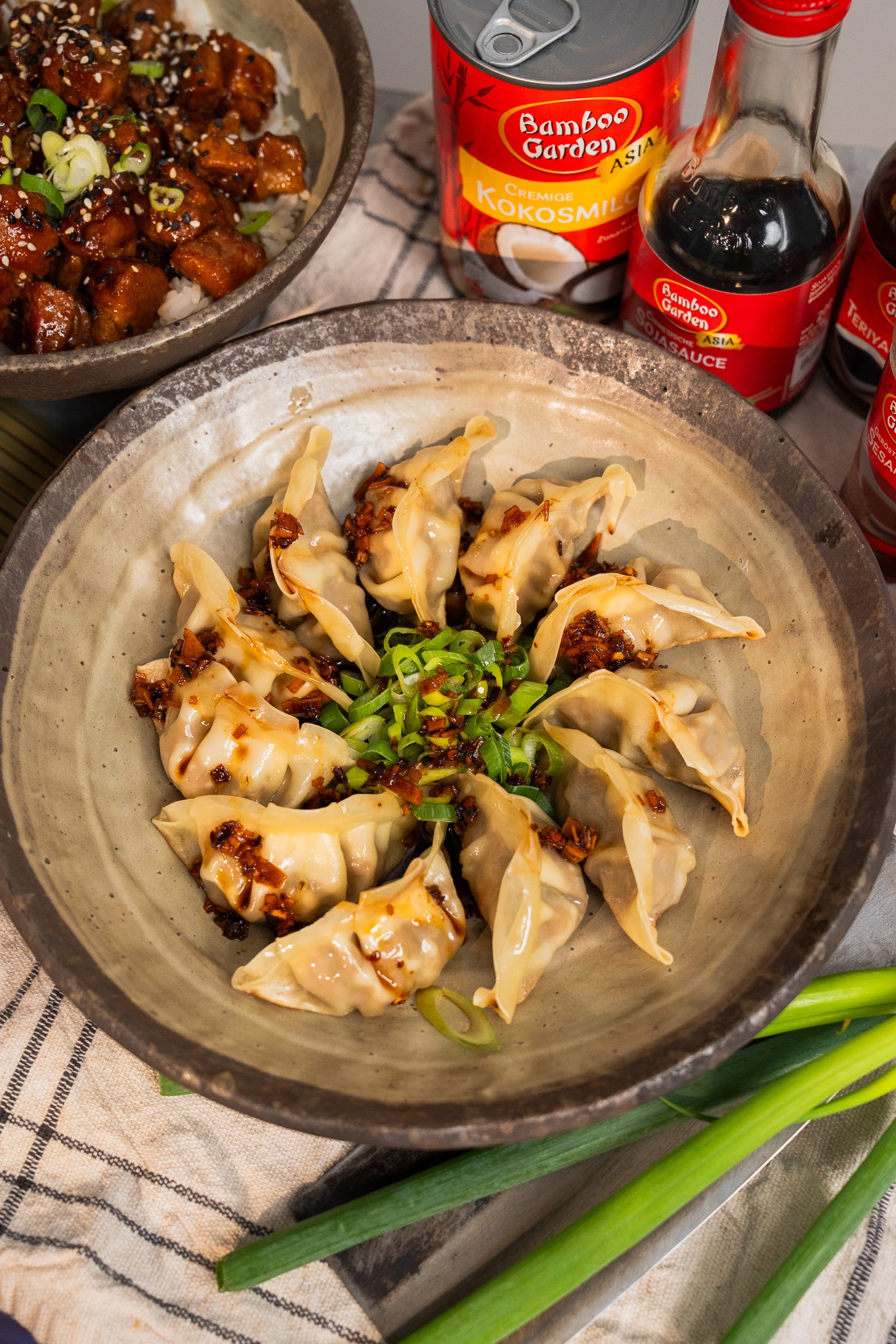 Knusprige Dumpling Pfanne mit Chili-Soja-Karamell @lukasgrett