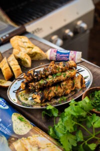 Marinierte Hähnchen-Spieße mit Knoblauchbutter @lukasgrett