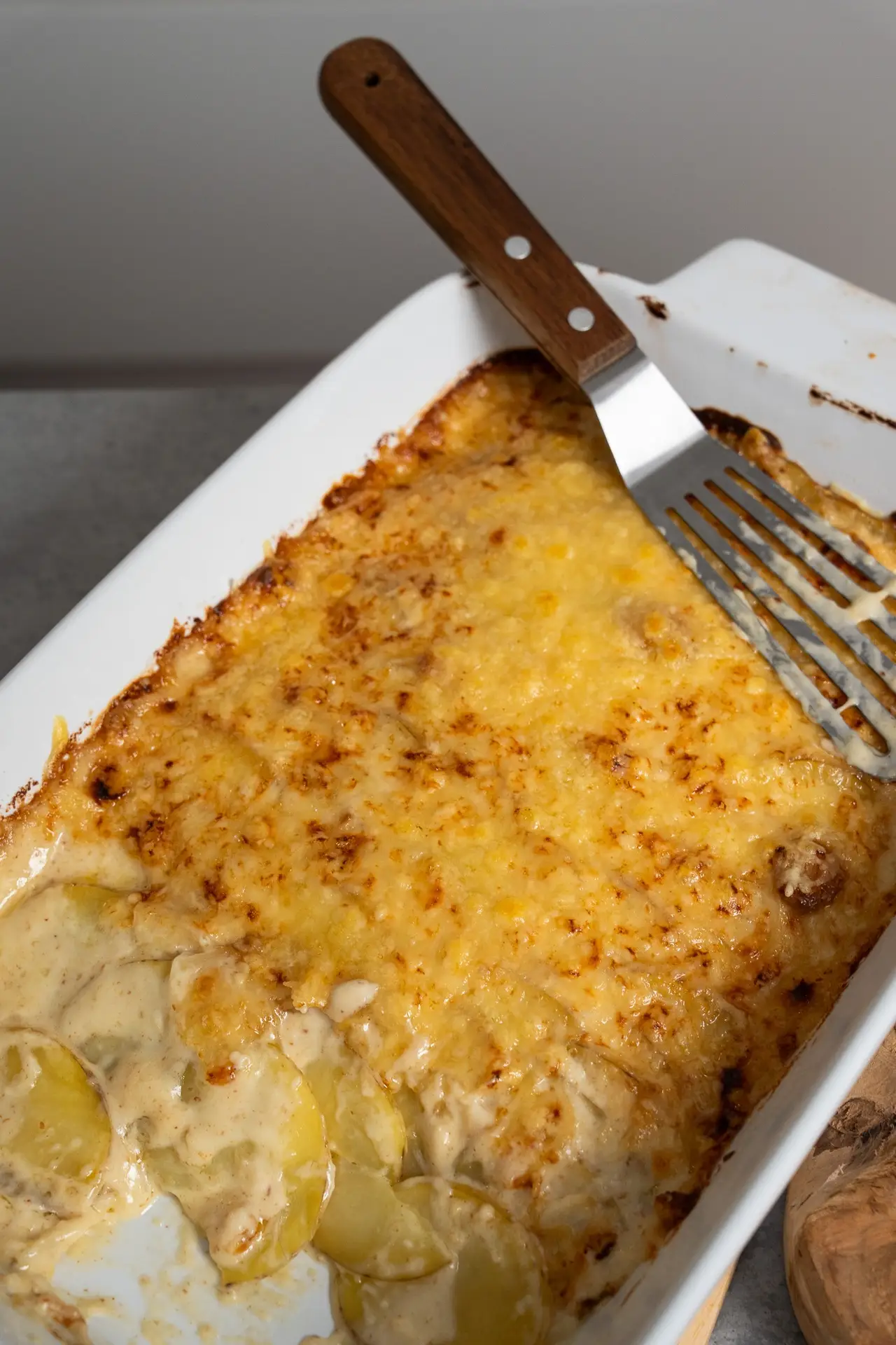 Kartoffelgratin mit 30 Knoblauchzehen & Käsesauce Lukas Grett