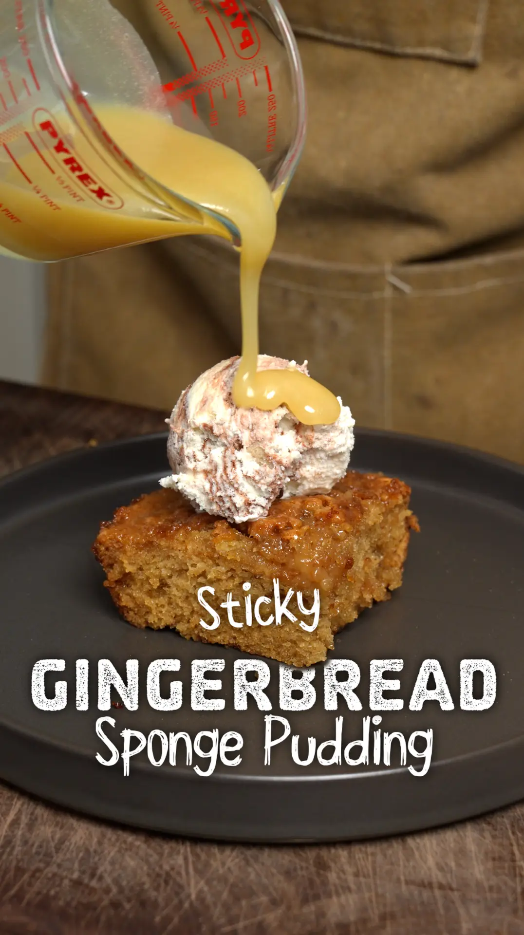 Sticky Gingerbread Pudding mit Toffee-Sauce Lukas Grett